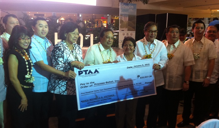 Officials of Bohol and PTAA. Photo by Paolo Abellanosa