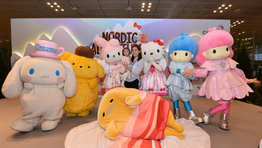 Lucky fan scores a photo op with Hello Kitty and friends